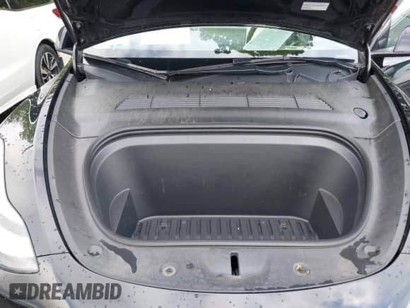 2022 Tesla Model Y Long Range z VIN 7SAYGAEE9NF464960, wystawiony jako IAAI lot #42197857 z przebiegiem 38 635 mil mil oraz . Historia ofert i sprzedaży dostępna na DreamBid. Obrazek 10.