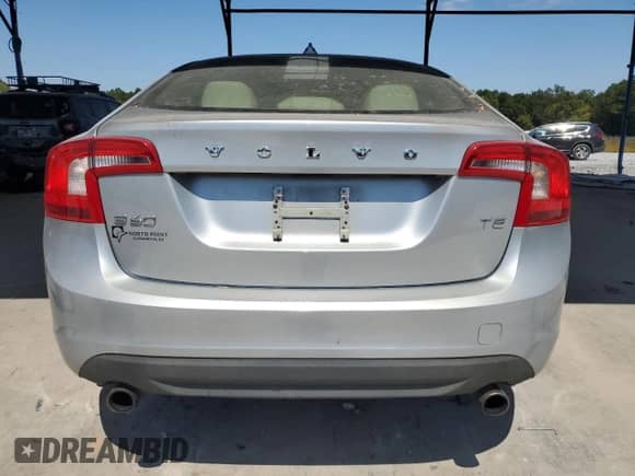 2013 Volvo S60 T5 Premier z VIN YV1612FS8D2206067, wystawiony jako Copart lot #71560615 z przebiegiem 96 211 mil mil oraz Szkoda całkowita • Salvage title. Historia ofert i sprzedaży dostępna na DreamBid. Obrazek 6.