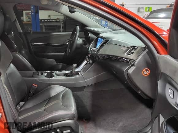 2015 Chevrolet SS z VIN 6G3F25RW3FL104047, wystawiony jako Copart lot #90953635 z przebiegiem 68 892 mil mil oraz Czysty tytuł • Clean title. Historia ofert i sprzedaży dostępna na DreamBid. Obrazek 5.