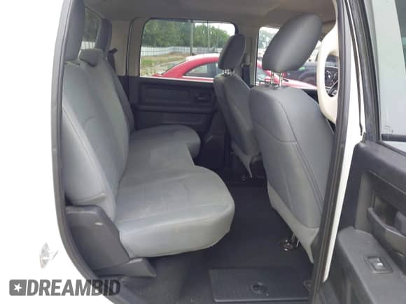 2018 Ram 1500 Express z VIN 1C6RR6KT6JS305300, wystawiony jako IAAI lot #42798546 z przebiegiem Nie podano mil oraz . Historia ofert i sprzedaży dostępna na DreamBid. Obrazek 8.