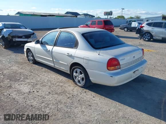 2001 Hyundai Sonata with VIN KMHWF25S41A403128, listed as a IAAI auction lot 43554850 with 212,602 mi miles and . Bid and sale history available at DreamBid. Image 3.
