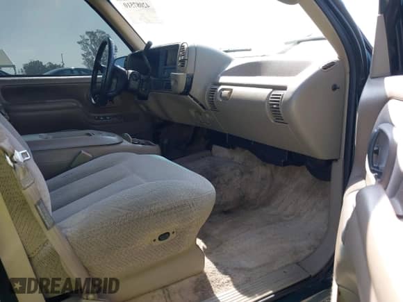 1996 Chevrolet Suburban с VIN 3GNGK26J3TG170834, выставлен на аукционе IAAI как лот 42087510 с пробегом 84 143 миль миль и . История ставок и продаж доступна на DreamBid. Изображение 5.