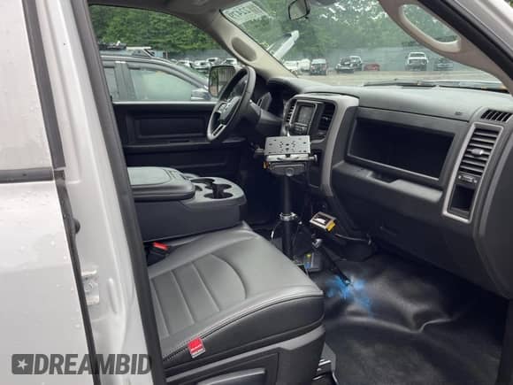 2023 Ram 1500 Tradesman z VIN 1C6RR7FT4PS588854, wystawiony jako Copart lot #64556685 z przebiegiem 24 403 mil mil oraz Szkoda całkowita • Salvage title. Historia ofert i sprzedaży dostępna na DreamBid. Obrazek 5.