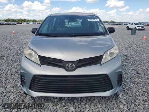 2018 Toyota Sienna L with VIN 5TDZZ3DC7JS949711, listed as a Copart auction lot 68730075 with 307,618 mi miles and Clean title. Bid and sale history available at DreamBid. Image 5.