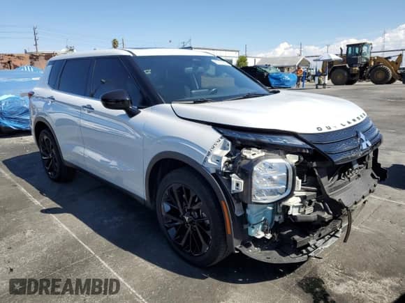 2022 Mitsubishi Outlander SE with VIN JA4J3UA82NZ064612, listed as a Copart auction lot 85007885 with 39,990 mi miles and Salvage title. Bid and sale history available at DreamBid. Image 4.