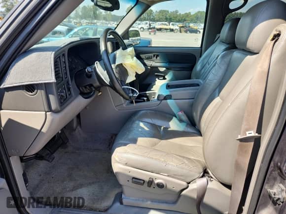 2003 Chevrolet Tahoe LT с VIN 1GNEK13Z53J231918, выставлен на аукционе Copart как лот 84242305 с пробегом 327 409 миль миль и Списание • Salvage title. История ставок и продаж доступна на DreamBid. Изображение 7.