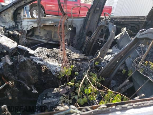 2015 Hyundai Sonata Limited с VIN 5NPE34ABXFH237997, выставлен на аукционе Copart как лот 70437245 с пробегом Не указан миль и На запчасти • Non repairable. История ставок и продаж доступна на DreamBid. Изображение 7.