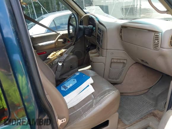 2001 Chevrolet Astro z VIN 1GNDM19W11B111270, wystawiony jako IAAI lot #42855479 z przebiegiem 273 408 mil mil oraz . Historia ofert i sprzedaży dostępna na DreamBid. Obrazek 5.