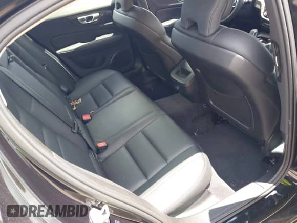 2024 Volvo S60 Plus Dark Theme z VIN 7JRL12FL0RG287417, wystawiony jako IAAI lot #42348117 z przebiegiem 18 697 mil mil oraz . Historia ofert i sprzedaży dostępna na DreamBid. Obrazek 8.