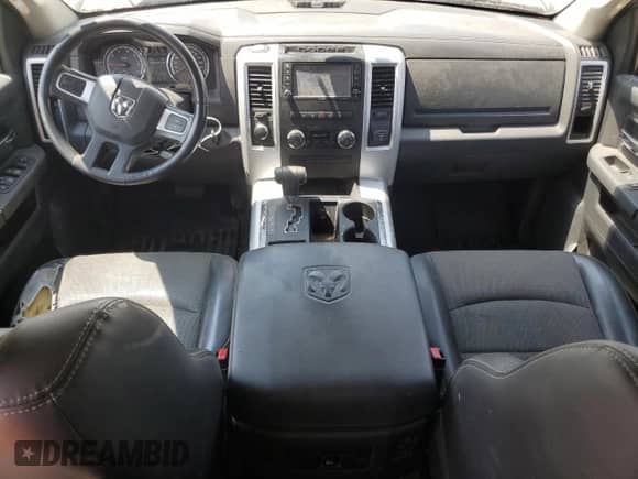 2010 Dodge 1500 SLT z VIN 1D7RV1CTXAS165523, wystawiony jako Copart lot #56001795 z przebiegiem 154 404 mil mil oraz Szkoda całkowita • Salvage title. Historia ofert i sprzedaży dostępna na DreamBid. Obrazek 8.