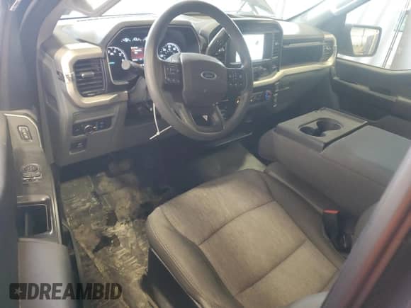 2021 Ford F-150 XL z VIN 1FTMF1EP8MKD83806, wystawiony jako Copart lot #48136935 z przebiegiem 104 148 mil mil oraz Czysty tytuł • Clean title. Historia ofert i sprzedaży dostępna na DreamBid. Obrazek 8.