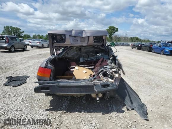 1993 Honda Accord z VIN 1HGCB7658PA049875, wystawiony jako Copart lot #62343865 z przebiegiem 127 404 mil mil oraz Szkoda całkowita • Salvage title. Historia ofert i sprzedaży dostępna na DreamBid. Obrazek 6.