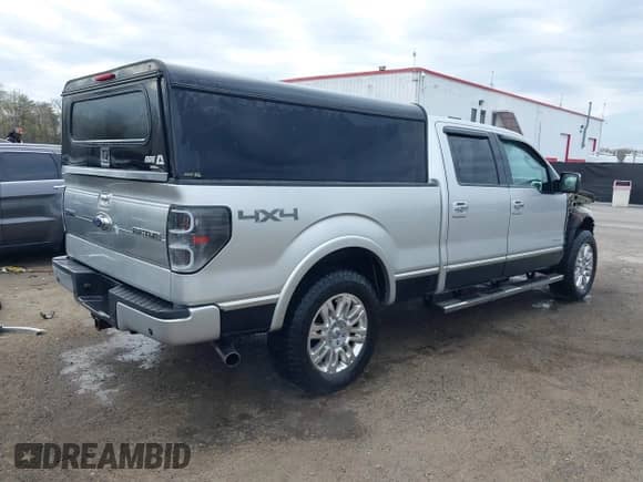 2011 Ford F-150 XLT z VIN 1FTFW1ET8BFD18868, wystawiony jako IAAI lot #41971839 z przebiegiem 266 627 mil mil oraz . Historia ofert i sprzedaży dostępna na DreamBid. Obrazek 4.