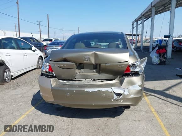 2009 Honda Accord EX z VIN 1HGCP36779A013111, wystawiony jako IAAI lot #43335196 z przebiegiem 191 732 mil mil oraz . Historia ofert i sprzedaży dostępna na DreamBid. Obrazek 16.