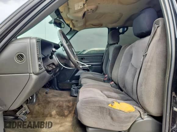 2005 GMC Sierra 1500 SLT z VIN 2GTEC13T351132464, wystawiony jako Copart lot #56866705 z przebiegiem 206 367 mil mil oraz Szkoda całkowita • Salvage title. Historia ofert i sprzedaży dostępna na DreamBid. Obrazek 7.