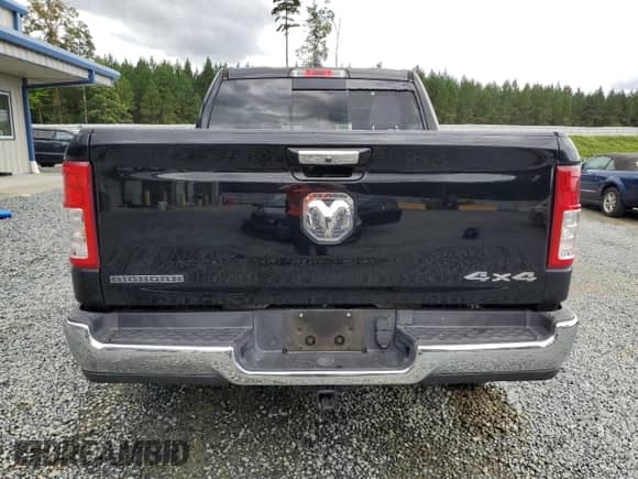 2020 Ram 1500 Big Horn z VIN 1C6RREFG7LN333518, wystawiony jako Copart lot #72204024 z przebiegiem 121 193 mil mil oraz Szkoda całkowita • Salvage title. Historia ofert i sprzedaży dostępna na DreamBid. Obrazek 6.