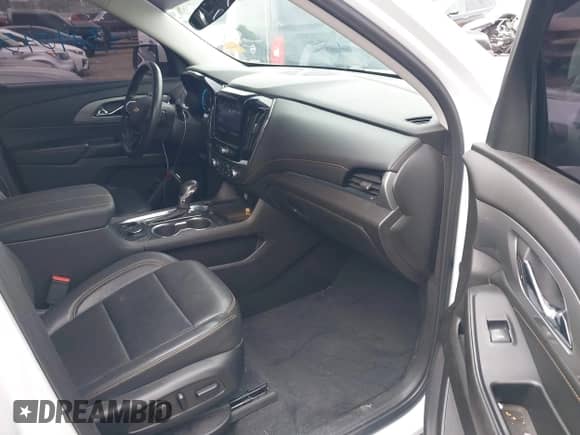 2021 Chevrolet Traverse LT z VIN 1GNERHKW4MJ233642, wystawiony jako IAAI lot #43240454 z przebiegiem 55 052 mil mil oraz . Historia ofert i sprzedaży dostępna na DreamBid. Obrazek 5.