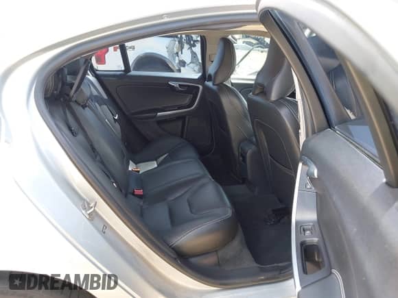 2018 Volvo S60 Dynamic с VIN YV126MFL2J2450619, выставлен на аукционе IAAI как лот 42494620 с пробегом 62 167 миль миль и . История ставок и продаж доступна на DreamBid. Изображение 8.