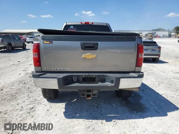 2014 Chevrolet Silverado 2500HD Work Truck z VIN 1GC1KVC83EF137290, wystawiony jako Copart lot #80095975 z przebiegiem 163 019 mil mil oraz Szkoda całkowita • Salvage title. Historia ofert i sprzedaży dostępna na DreamBid. Obrazek 6.