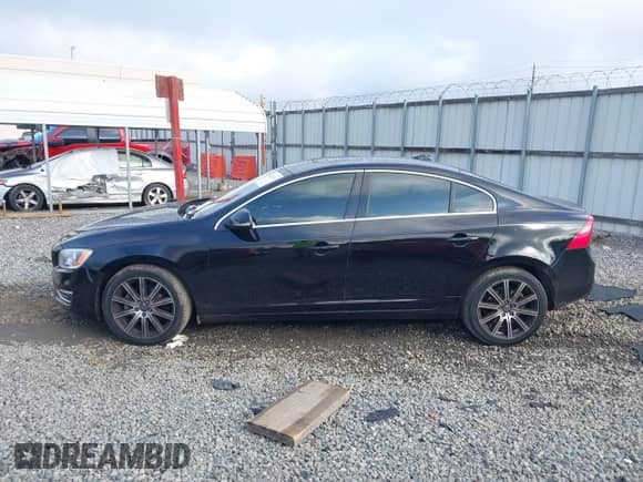 2017 Volvo S60 Inscription с VIN LYV402HKXHB126321, выставлен на аукционе IAAI как лот 42425194 с пробегом 175 975 миль миль и . История ставок и продаж доступна на DreamBid. Изображение 14.