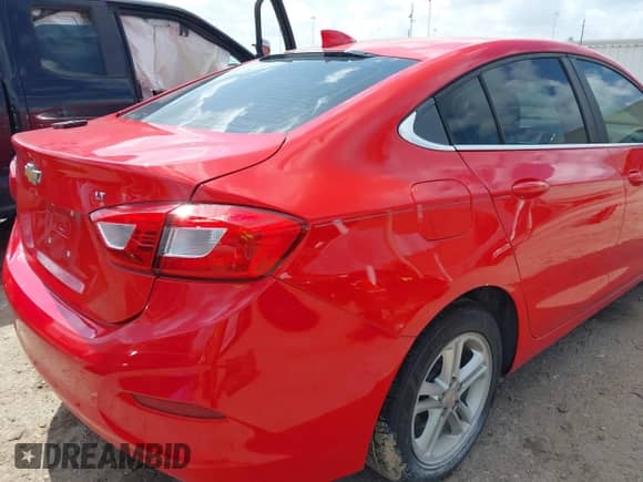 2018 Chevrolet Cruze LT with VIN 1G1BE5SM8J7196181, listed as a IAAI auction lot 42514097 with 137,948 mi miles and . Bid and sale history available at DreamBid. Image 4.