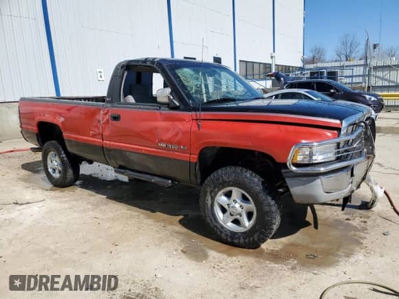 1996 Dodge 1500 with VIN 1B7HF16Z2TS559281, listed as a Copart auction lot 48522865 with 118,368 mi miles and Non repairable. Bid and sale history available at DreamBid. Image 4.