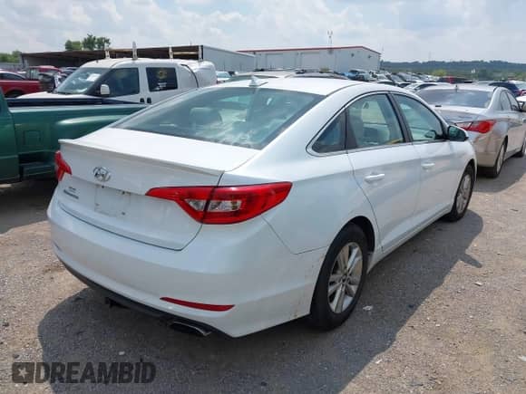 2016 Hyundai Sonata SE with VIN 5NPE24AF6GH417176, listed as a IAAI auction lot 42889380 with 177,278 mi miles and . Bid and sale history available at DreamBid. Image 4.