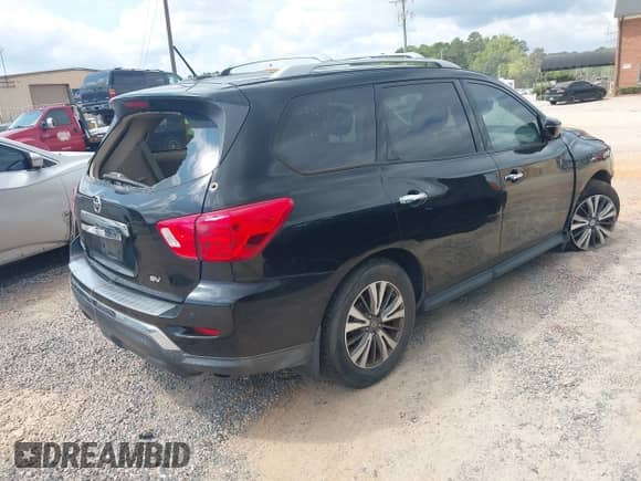 2017 Nissan Pathfinder S z VIN 5N1DR2MN8HC628936, wystawiony jako IAAI lot #43059201 z przebiegiem 156 272 mil mil oraz . Historia ofert i sprzedaży dostępna na DreamBid. Obrazek 4.