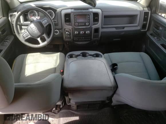 2015 Ram 1500 Tradesman z VIN 1C6RR6KM3FS581319, wystawiony jako Copart lot #51818455 z przebiegiem 130 865 mil mil oraz Szkoda całkowita • Salvage title. Historia ofert i sprzedaży dostępna na DreamBid. Obrazek 8.