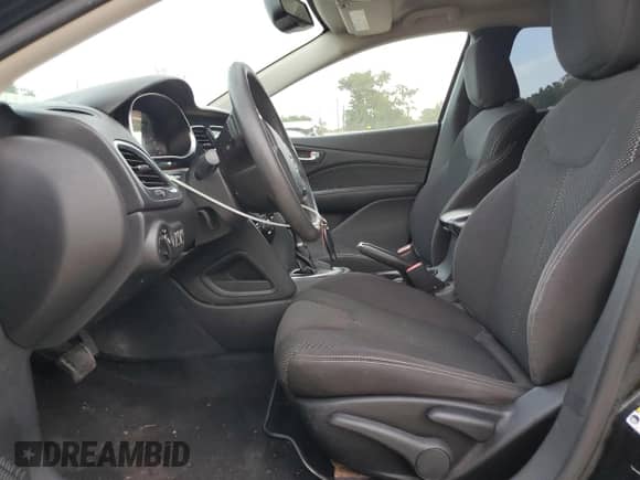 2014 Dodge Dart SXT z VIN 1C3CDFBB8ED667986, wystawiony jako Copart lot #83804135 z przebiegiem 101 178 mil mil oraz Szkoda całkowita • Salvage title. Historia ofert i sprzedaży dostępna na DreamBid. Obrazek 7.