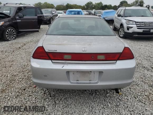 1999 Honda Accord LX z VIN 1HGCG3247XA027860, wystawiony jako Copart lot #73058584 z przebiegiem Nie podano mil oraz Czysty tytuł • Clean title. Historia ofert i sprzedaży dostępna na DreamBid. Obrazek 6.