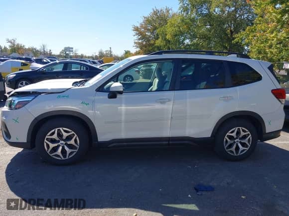 2020 Subaru Forester Premium z VIN JF2SKAJC2LH586046, wystawiony jako IAAI lot #43405135 z przebiegiem 35 834 mil mil oraz . Historia ofert i sprzedaży dostępna na DreamBid. Obrazek 14.