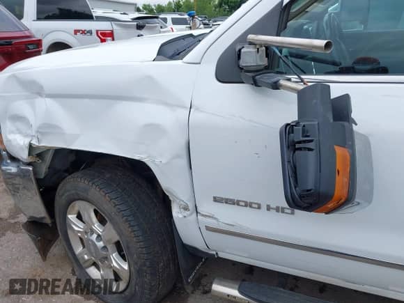 2019 Chevrolet Silverado 2500HD LTZ z VIN 1GC1KTEG6KF232446, wystawiony jako IAAI lot #42365354 z przebiegiem 247 584 mil mil oraz . Historia ofert i sprzedaży dostępna na DreamBid. Obrazek 6.