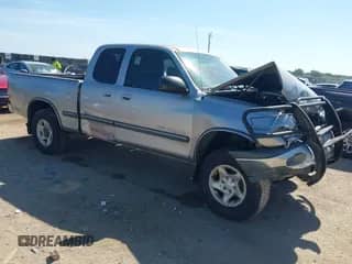 2001 Toyota Tundra SR5 with VIN 5TBRN34181S141709, listed as a IAAI auction lot 42570925 with 336,659 mi miles and . Bid and sale history available at DreamBid. Image 1.