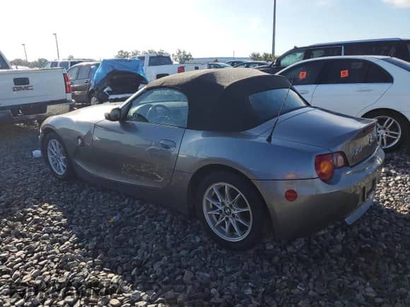 2004 BMW Z4 2.5i with VIN 4USBT33524LS52209, listed as a Copart auction lot 87370905 with 124,502 mi miles and Clean title. Bid and sale history available at DreamBid. Image 2.