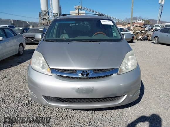 2010 Toyota Sienna XLE с VIN 5TDYK4CC8AS307506, выставлен на аукционе IAAI как лот 41691392 с пробегом 216 197 миль миль и . История ставок и продаж доступна на DreamBid. Изображение 12.