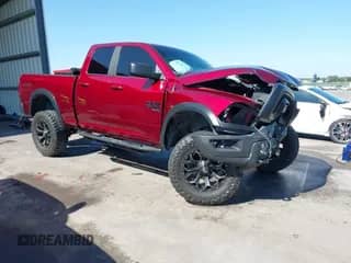 2019 Ram 1500 Warlock z VIN 1C6RR7GG7KS724565, wystawiony jako IAAI lot #42526709 z przebiegiem 68 300 mil mil oraz . Historia ofert i sprzedaży dostępna na DreamBid. Obrazek 1.