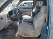 1998 Chevrolet Silverado 1500 z VIN 2GCEC19R8W1242262, wystawiony jako Copart lot #68157345 z przebiegiem 142 051 mil mil oraz Szkoda całkowita • Salvage title. Historia ofert i sprzedaży dostępna na DreamBid. Obrazek 7.