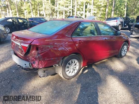 2015 Toyota Camry SE z VIN 4T1BF1FK8FU902401, wystawiony jako IAAI lot #43374452 z przebiegiem 103 323 mil mil oraz . Historia ofert i sprzedaży dostępna na DreamBid. Obrazek 4.