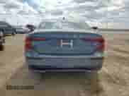 2024 Volvo S60 Core Dark Theme z VIN 7JRL12TK6RG296358, wystawiony jako Copart lot #82053485 z przebiegiem 43 569 mil mil oraz Szkoda całkowita • Salvage title. Historia ofert i sprzedaży dostępna na DreamBid. Obrazek 6.