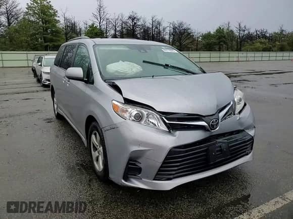 2018 Toyota Sienna LE with VIN 5TDKZ3DC5JS926624, listed as a Copart auction lot 85776945 with 67,453 mi miles and Salvage title. Bid and sale history available at DreamBid. Image 14.