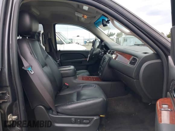 2010 Chevrolet Avalanche LTZ z VIN 3GNVKGE00AG156898, wystawiony jako IAAI lot #41885128 z przebiegiem 164 241 mil mil oraz . Historia ofert i sprzedaży dostępna na DreamBid. Obrazek 5.