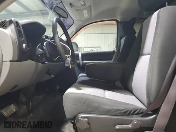 2009 Chevrolet Silverado 1500 LS z VIN 1GCEK19C99Z200998, wystawiony jako Copart lot #72545334 z przebiegiem 142 943 mil mil oraz Szkoda całkowita • Salvage title. Historia ofert i sprzedaży dostępna na DreamBid. Obrazek 7.