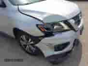 2017 Nissan Pathfinder S z VIN 5N1DR2MN1HC673443, wystawiony jako IAAI lot #42723398 z przebiegiem 178 815 mil mil oraz . Historia ofert i sprzedaży dostępna na DreamBid. Obrazek 6.