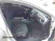 2016 Chevrolet Malibu LT z VIN 1G1ZE5ST1GF268259, wystawiony jako IAAI lot #43013422 z przebiegiem 178 033 mil mil oraz . Historia ofert i sprzedaży dostępna na DreamBid. Obrazek 5.