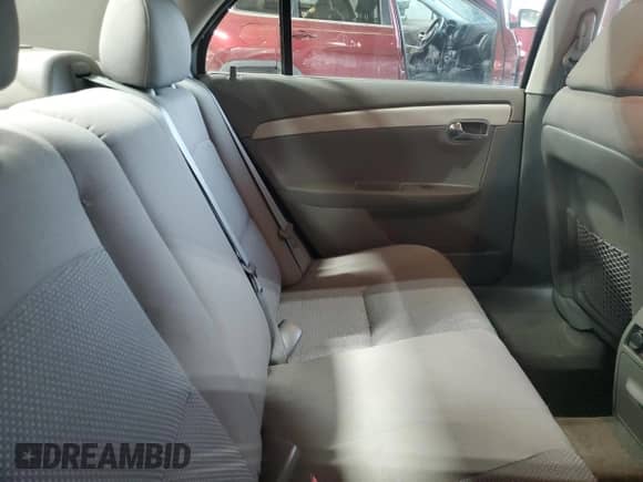 2011 Chevrolet Malibu 1LS z VIN 1G1ZB5E11BF295148, wystawiony jako Copart lot #62186085 z przebiegiem 176 485 mil mil oraz Szkoda całkowita • Salvage title. Historia ofert i sprzedaży dostępna na DreamBid. Obrazek 10.