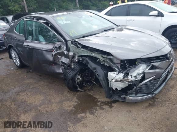 2023 Toyota Camry LE z VIN 4T1C11AK3PU141255, wystawiony jako IAAI lot #42938395 z przebiegiem 59 258 mil mil oraz . Historia ofert i sprzedaży dostępna na DreamBid. Obrazek 1.