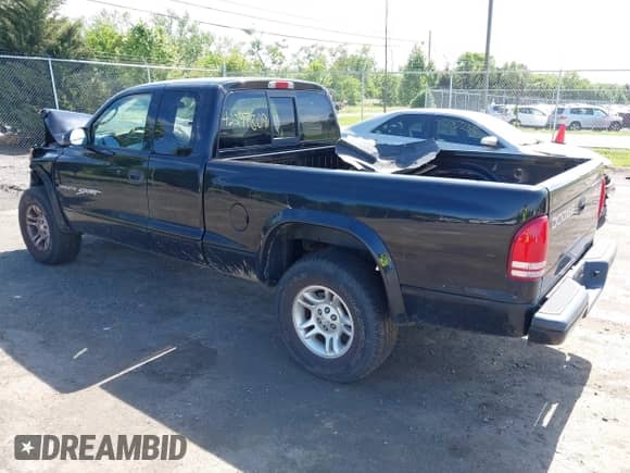 2001 Dodge Dakota Sport z VIN 1B7GG22N31S223265, wystawiony jako IAAI lot #42297809 z przebiegiem 144 059 mil mil oraz . Historia ofert i sprzedaży dostępna na DreamBid. Obrazek 3.