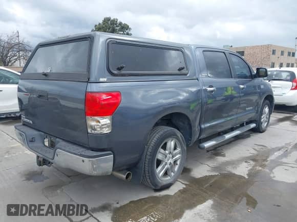 2007 Toyota Tundra Limited z VIN 5TFEV58137X032038, wystawiony jako IAAI lot #41788992 z przebiegiem 120 600 mil mil oraz . Historia ofert i sprzedaży dostępna na DreamBid. Obrazek 4.