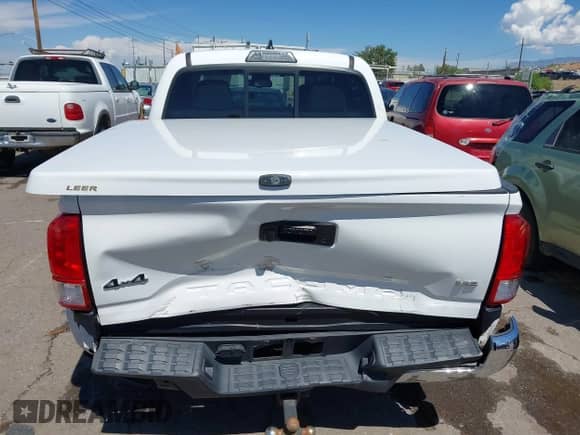 2017 Toyota Tacoma SR5 with VIN 3TMCZ5AN3HM085600, listed as a IAAI auction lot 43176302 with 105,581 mi miles and . Bid and sale history available at DreamBid. Image 16.